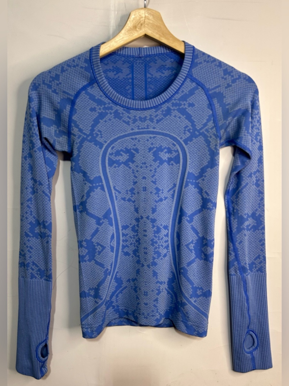Ivivva by LuluLemon Blue Swiftly Fly Tech Long Sleeve Shirt Girls Size 6